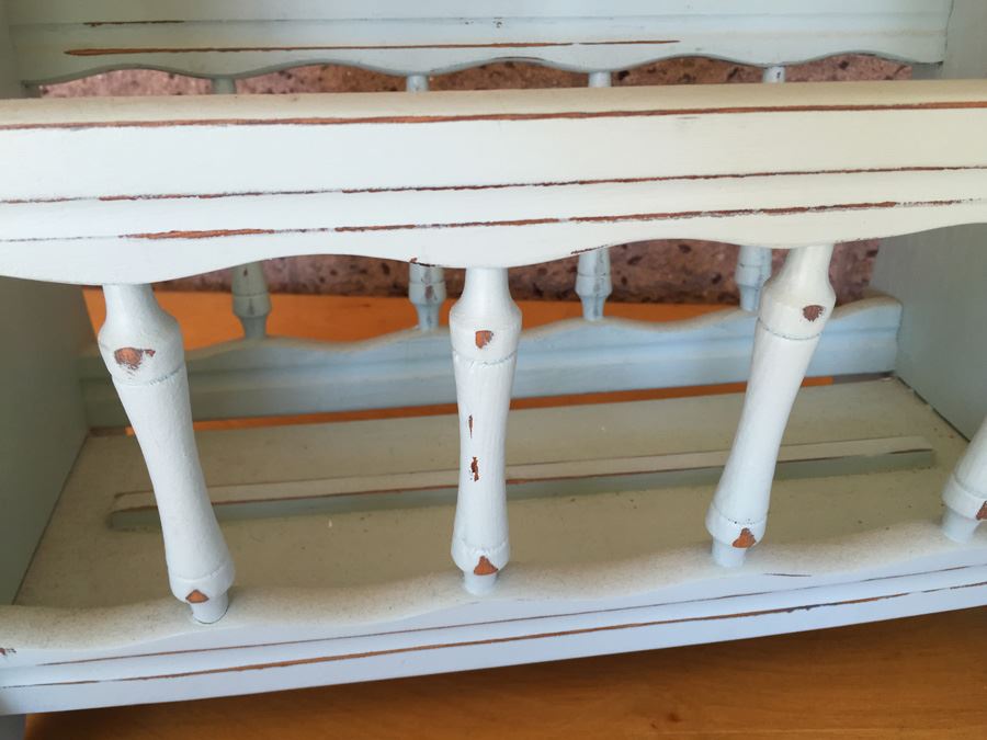 Distressed Paint Magazine Rack [Photo 5]