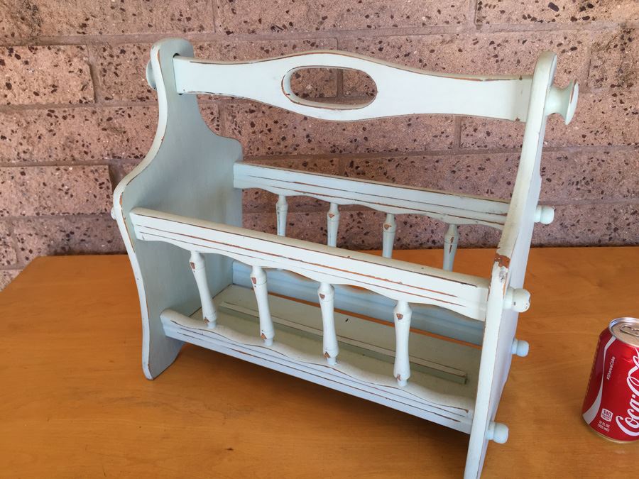 Distressed Paint Magazine Rack [Photo 3]