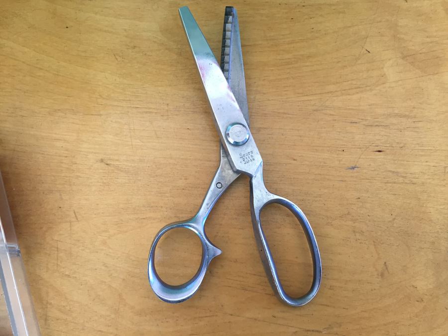 Vintage Green Sewing Case Filled With Sewing Supplies [Photo 10]