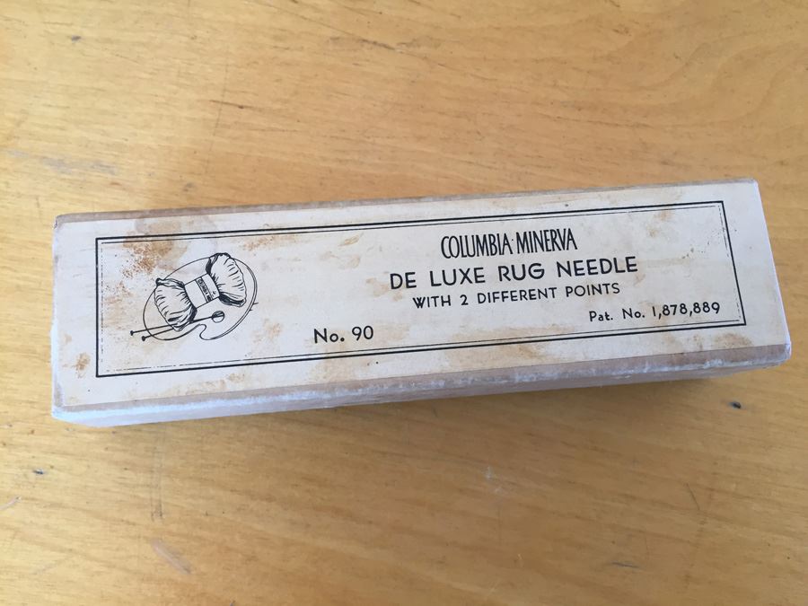 Vintage Green Sewing Case Filled With Sewing Supplies [Photo 12]