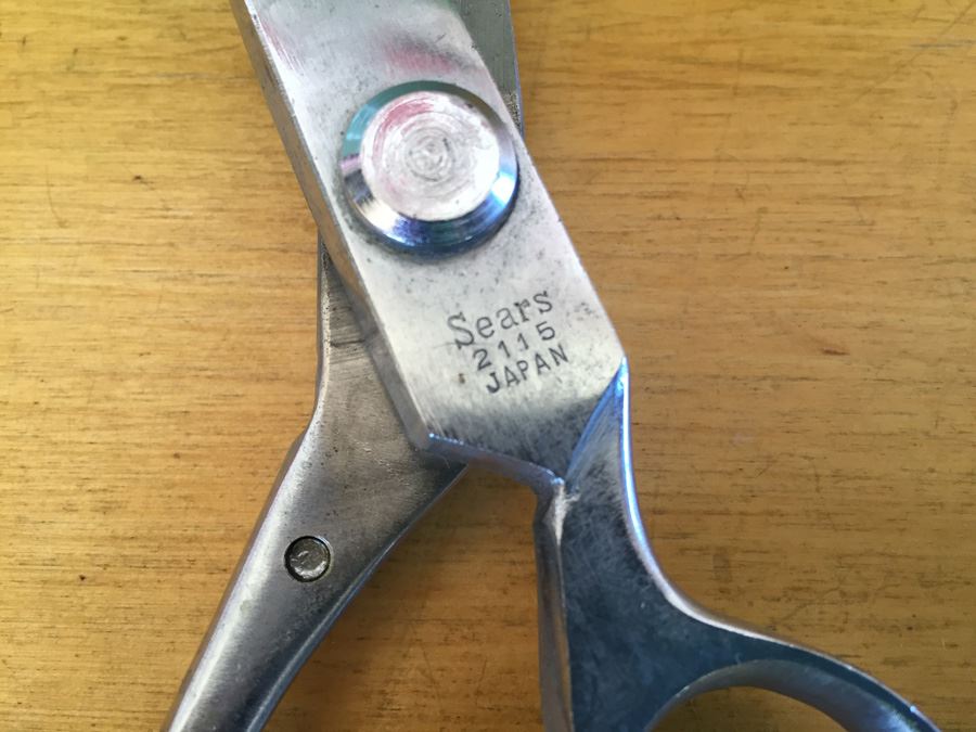 Vintage Green Sewing Case Filled With Sewing Supplies [Photo 11]