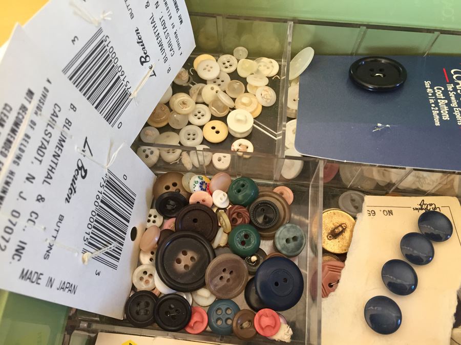 Vintage Green Sewing Case Filled With Sewing Supplies [Photo 8]