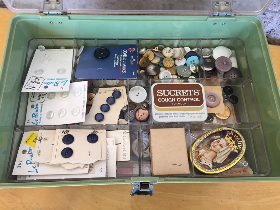Vintage Green Sewing Case Filled With Sewing Supplies [Photo 7]