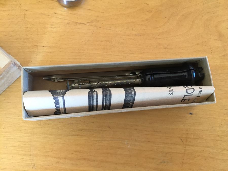 Vintage Green Sewing Case Filled With Sewing Supplies [Photo 13]