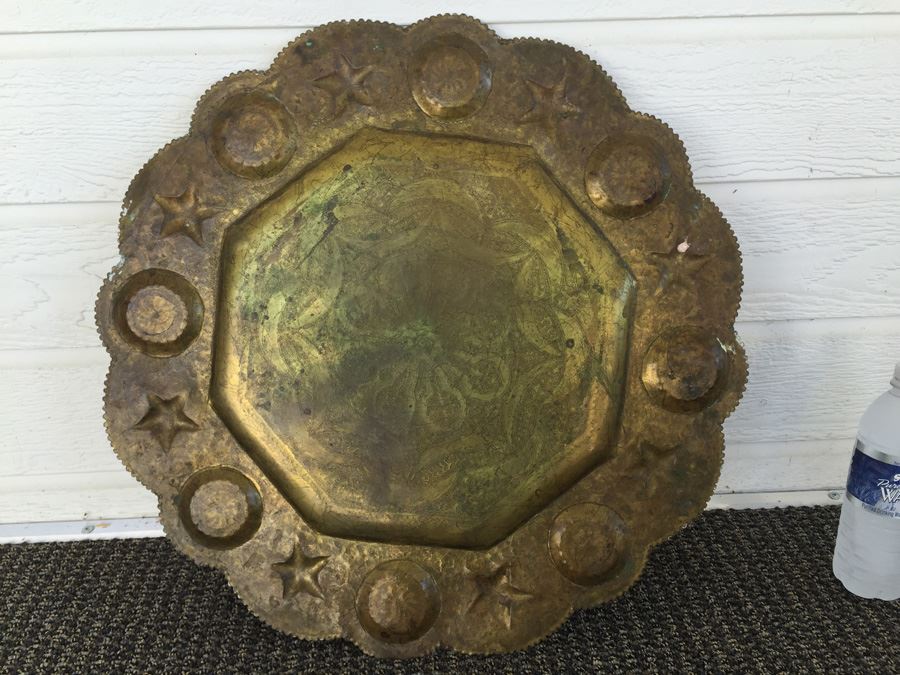 Large Persian Middle Eastern Hand Hammered Brass Round Tray Charger [Photo 8]
