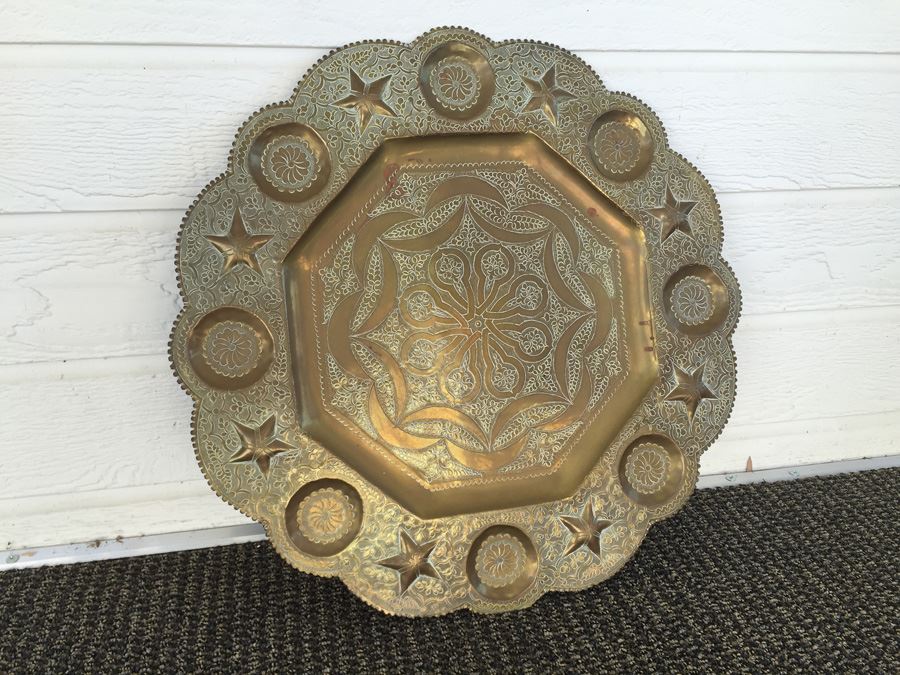 Large Persian Middle Eastern Hand Hammered Brass Round Tray Charger [Photo 4]