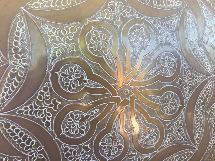 Large Persian Middle Eastern Hand Hammered Brass Round Tray Charger [Photo 3]