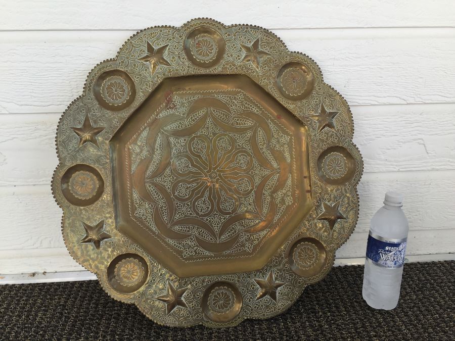Large Persian Middle Eastern Hand Hammered Brass Round Tray Charger [Photo 1]