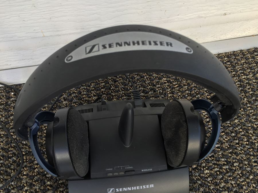 Sennheiser Wireless HiFi Headphones RS 45 - Estimate $350 [Photo 3]