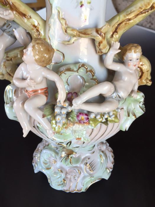 Pair Of Vases Bearing The Meissen Mark - CHARITY ITEM [Photo 1]