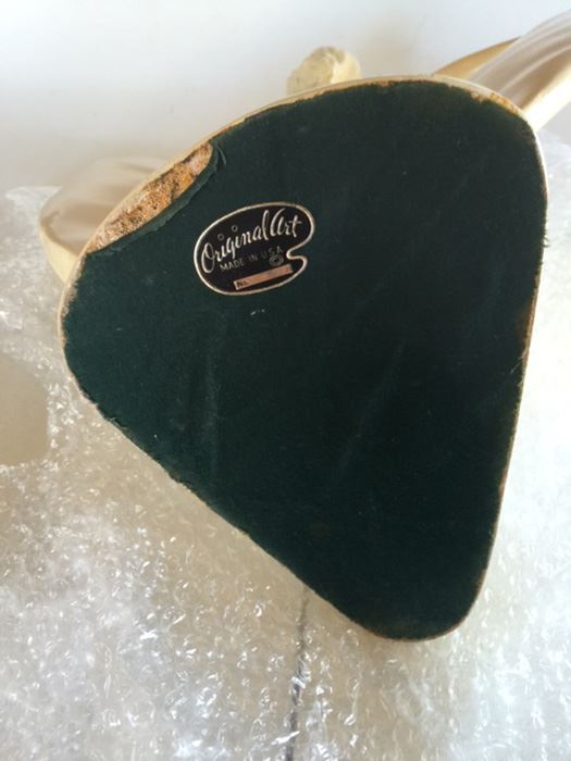 Large Figurine Of Woman Stretching Out Her Dress By Original Art - CHARITY ITEM [Photo 12]