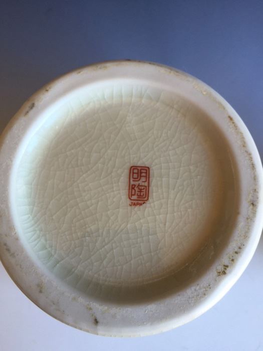Large Japanese Satsuma Vase With Lid Signed [Photo 3]