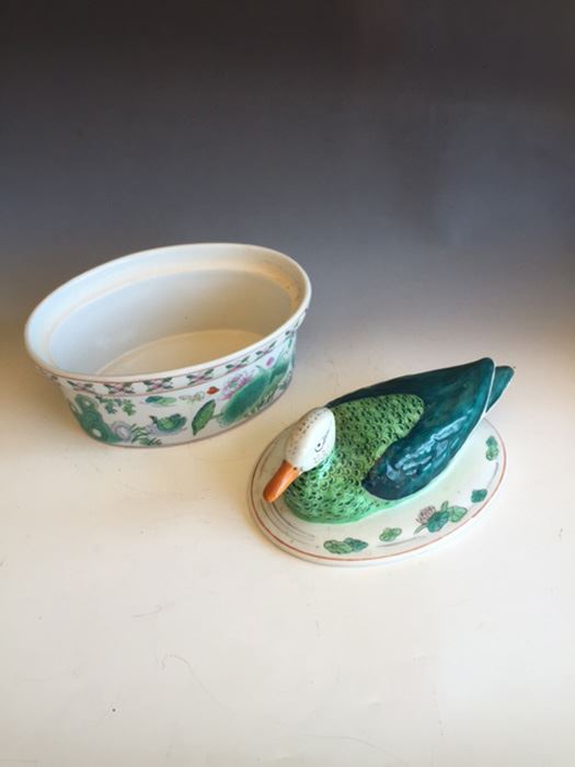 Chinese Covered Bowl Tureen With Duck Lid [Photo 3]