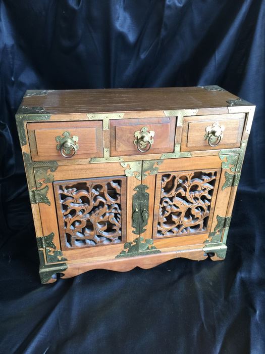 Wooden Asian Jewelry Box [Photo 1]