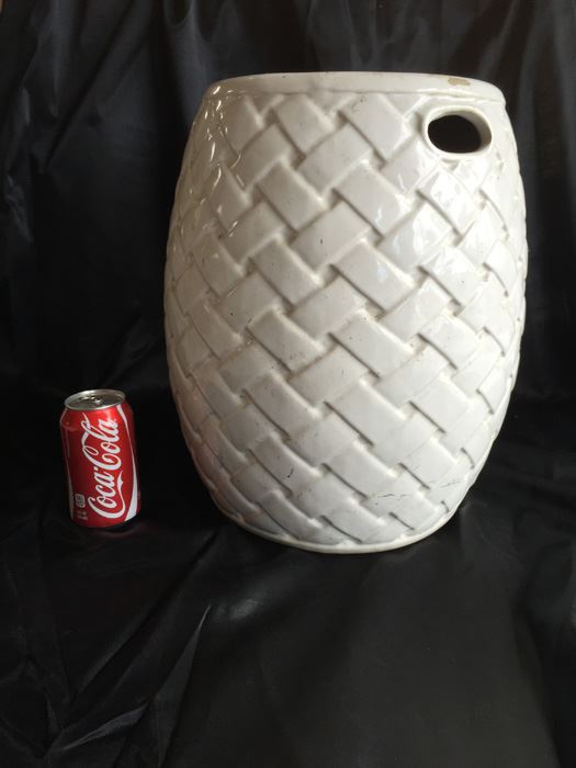 White Ceramic Garden Stool [Photo 1]