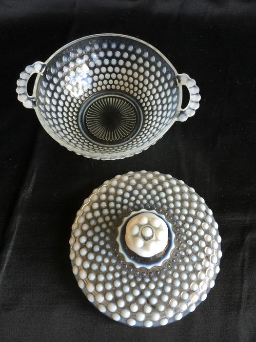 White Hobnail Glass Covered Bowl [Photo 2]
