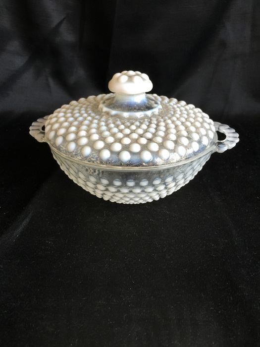 White Hobnail Glass Covered Bowl [Photo 3]