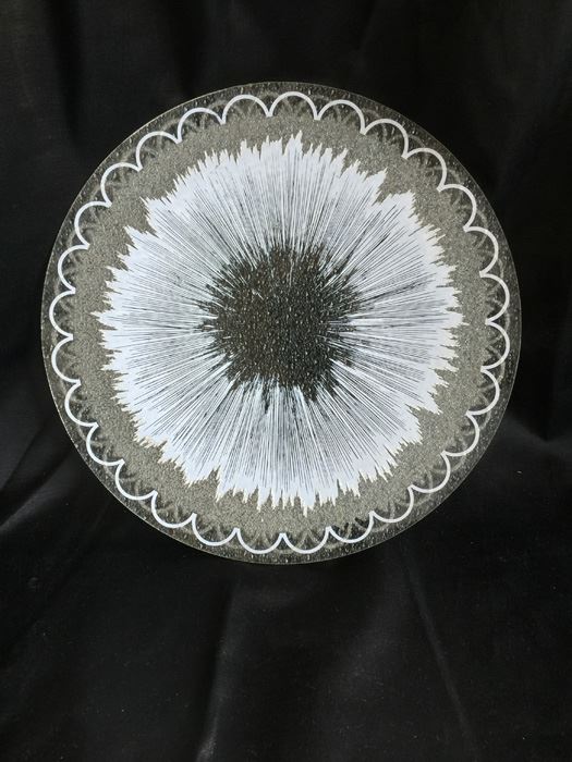 Large Glass Retro Charger Server Plate [Photo 2]